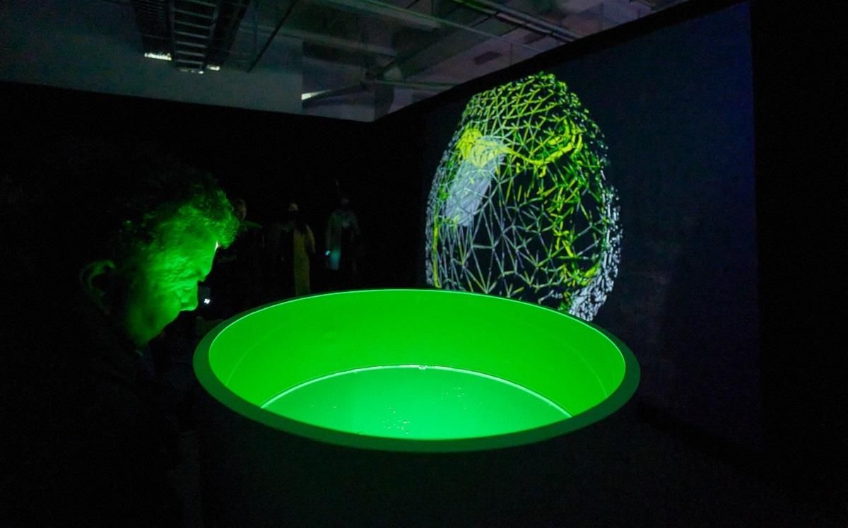 50 артробіт, інсталяції, VR та NFT-експонати: у Києві стартувала Українська Бієнале - Новини Київ - Lifestyle 24 50 артробіт, інсталяції, VR та NFT-експонати: у Києві стартувала Українська Бієнале - Новини Київ - Lifestyle 24