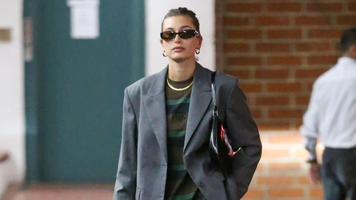 Як носити восени сірий костюм: модний приклад показує Гейлі Бібер - Fashion Як носити восени сірий костюм: модний приклад показує Гейлі Бібер - Fashion