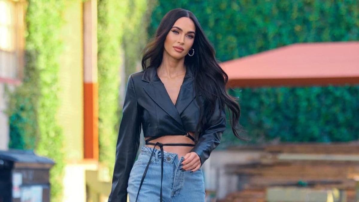 Меган Фокс вийшла у світ в приголомшливому образі: зірка поєднала шкіряний топ і широкі джинси - Fashion Меган Фокс вийшла у світ в приголомшливому образі: зірка поєднала шкіряний топ і широкі джинси - Fashion