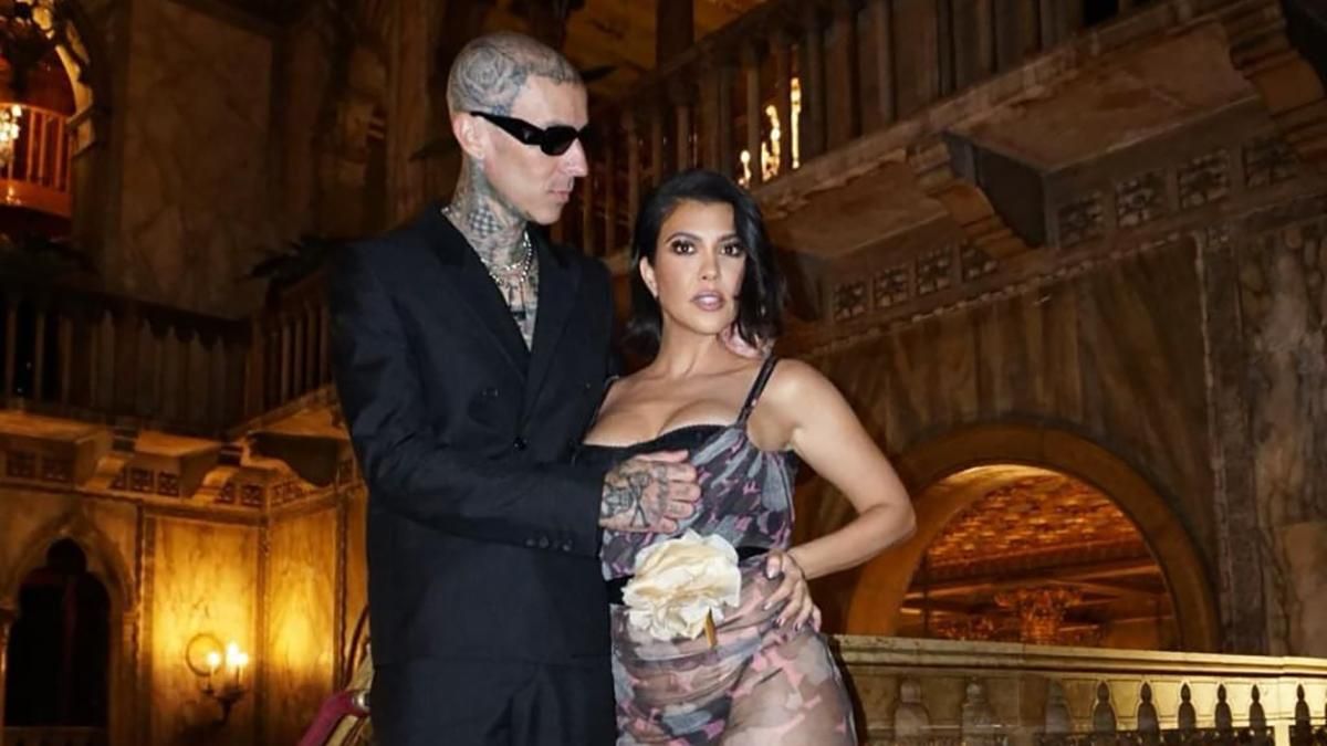 Кортни Кардашян и Трэвис Баркер готовятся к свадьбе: 10 лучших образов влюбленной пары Кортни Кардашян и Трэвис Баркер готовятся к свадьбе: 10 лучших образов влюбленной пары