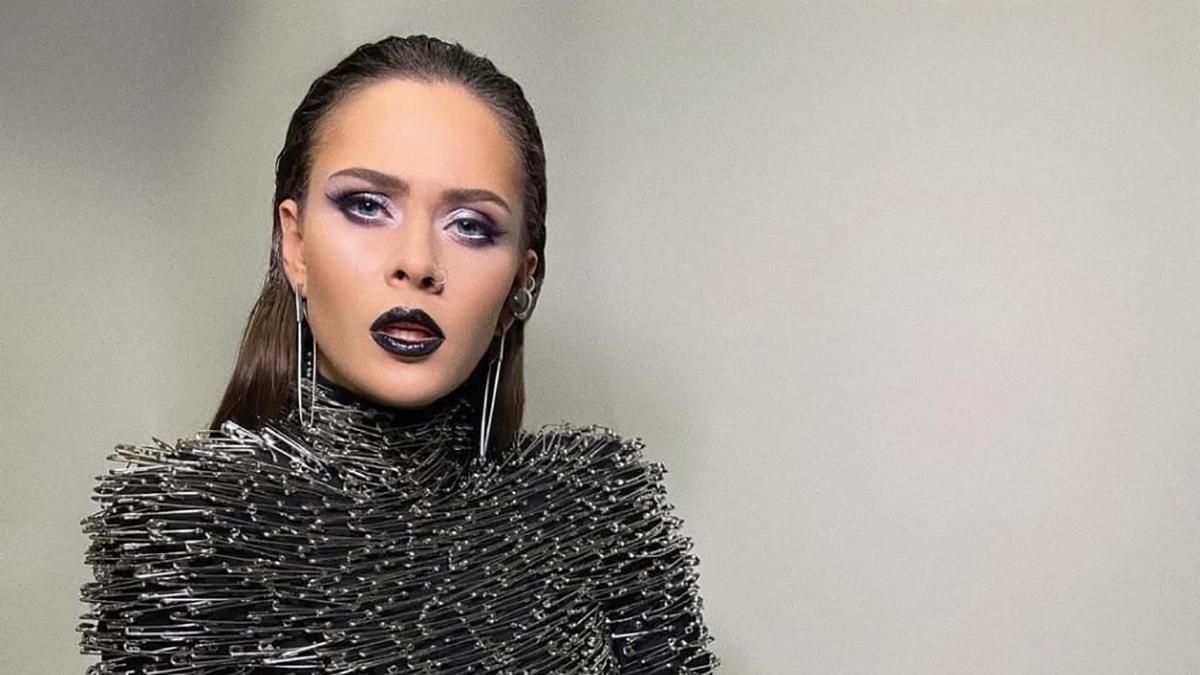 Юлія Саніна показала нереальний образ у топі з сотнями булавок: ефектний аутфіт - 25 октября 2021 - Fashion Юлія Саніна показала нереальний образ у топі з сотнями булавок: ефектний аутфіт - 25 октября 2021 - Fashion