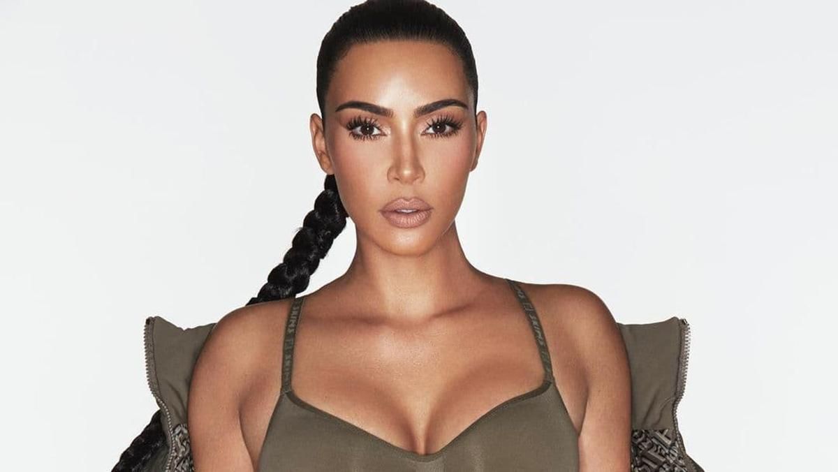 Ким Кардашян выпустила коллекцию с брендом Fendi: безупречные образы Ким Кардашян выпустила коллекцию с брендом Fendi: безупречные образы