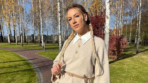 Леся Нікітюк захопила цікавим образом у кремовій сукні з пір'ям від українського бренду: фото