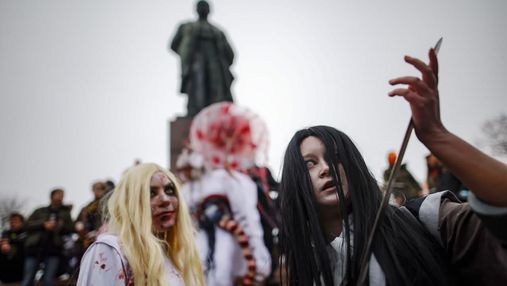 До Геловіну в Києві ходою пройшлися зомбі: страхітливі фото 