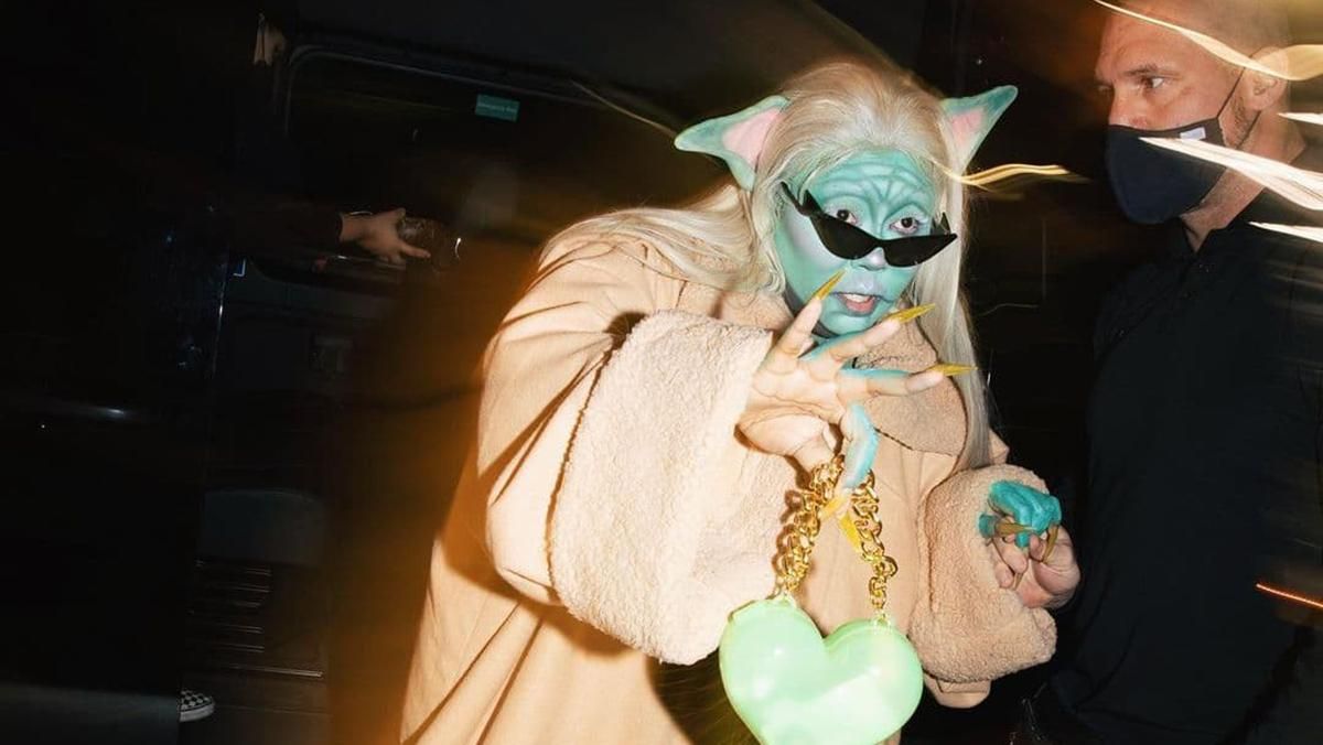 Малыш Йода, Круэлла и семейка Аддамсов: лучшие образы зарубежных знаменитостей на Хэллоуин Малыш Йода, Круэлла и семейка Аддамсов: лучшие образы зарубежных знаменитостей на Хэллоуин