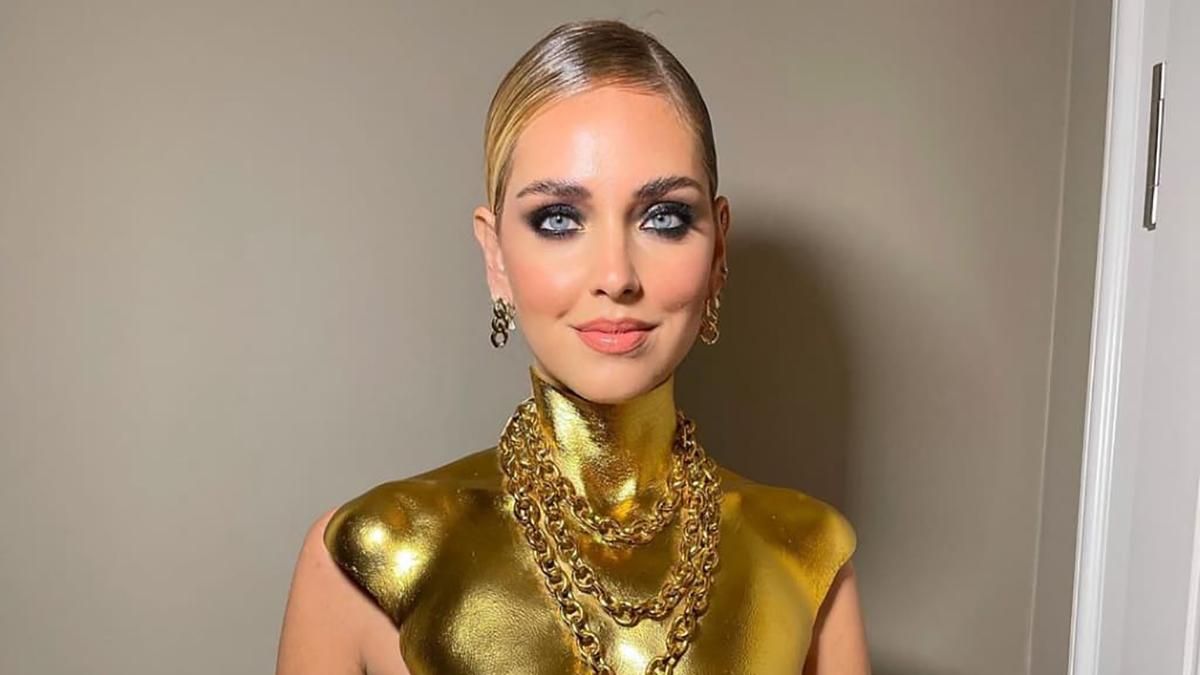 Кьяра Ферраньи шокировала сеть новым образом: она надела топ-кульчугу в форме груди – фото Кьяра Ферраньи шокировала сеть новым образом: она надела топ-кульчугу в форме груди – фото