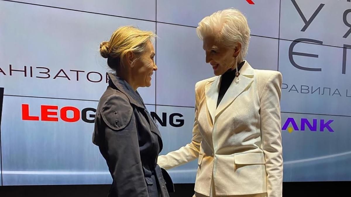 Мэй Маск приехала в Киев и появилась на публике в молочном костюме от украинского бренда Мэй Маск приехала в Киев и появилась на публике в молочном костюме от украинского бренда