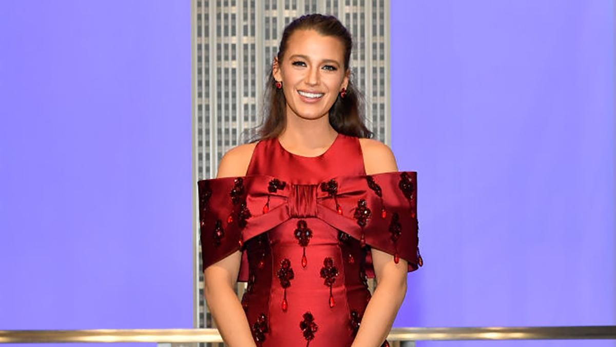 Блейк Лайвлі вийшла у світ в чарівній мінісукні з великим бантом: фото вражаючого образу - Fashion Блейк Лайвлі вийшла у світ в чарівній мінісукні з великим бантом: фото вражаючого образу - Fashion