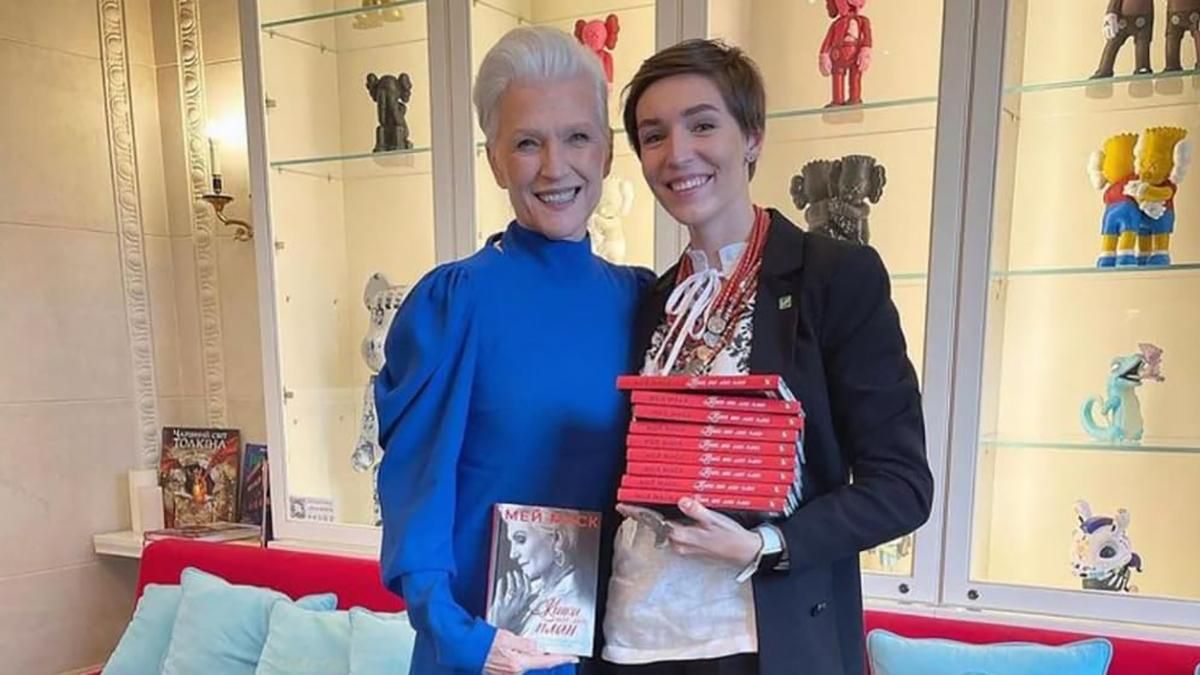 73-летняя мама Илона Маска надела платье от украинского бренда Nadya Dzyak: стильный выход 73-летняя мама Илона Маска надела платье от украинского бренда Nadya Dzyak: стильный выход