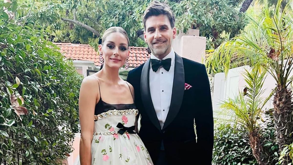 Оливия Палермо очаровала платьем, которое выбрала на свадьбу друзей: роскошные фото Оливия Палермо очаровала платьем, которое выбрала на свадьбу друзей: роскошные фото