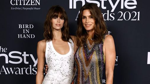 Кайя Гербер вийшла зі своєю мамою Сінді Кроуфорд на червону доріжку InStyle Awards: стильні фото