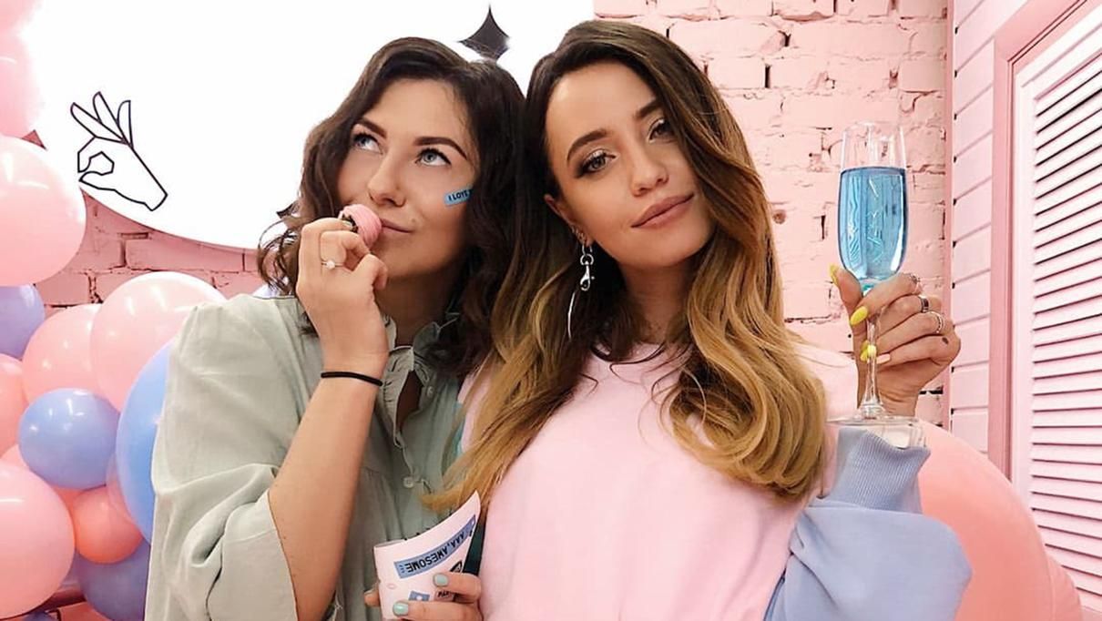 Надя Дорофеева и Лера Бородина закрыли шоурум SO DODO: щемящее сообщение певицы Надя Дорофеева и Лера Бородина закрыли шоурум SO DODO: щемящее сообщение певицы