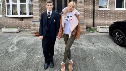 Тіна Кароль прилетіла в Британію, щоб привітати сина з 13-річчям: зворушливе фото