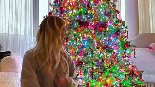 Запалила яскраву ялинку: блогерка К'яра Ферраньї розпочала новорічний сезон в Італії