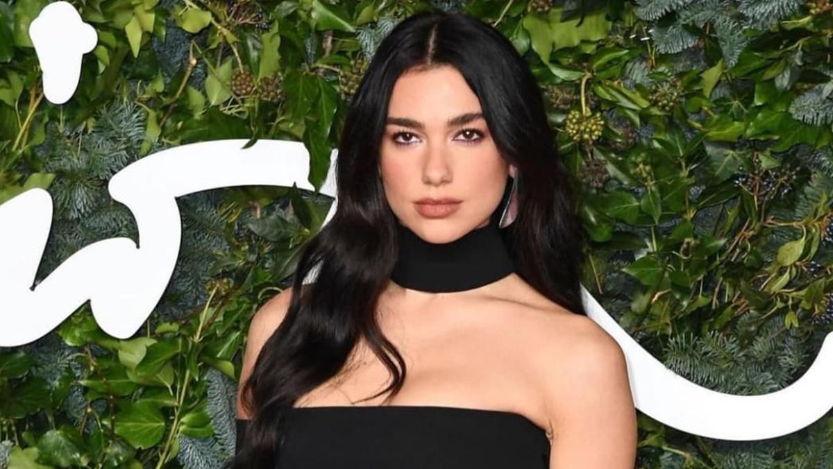 Новий рік 2022: Дуа Ліпа показала розкішний образ для святкової ночі - Fashion Новий рік 2022: Дуа Ліпа показала розкішний образ для святкової ночі - Fashion