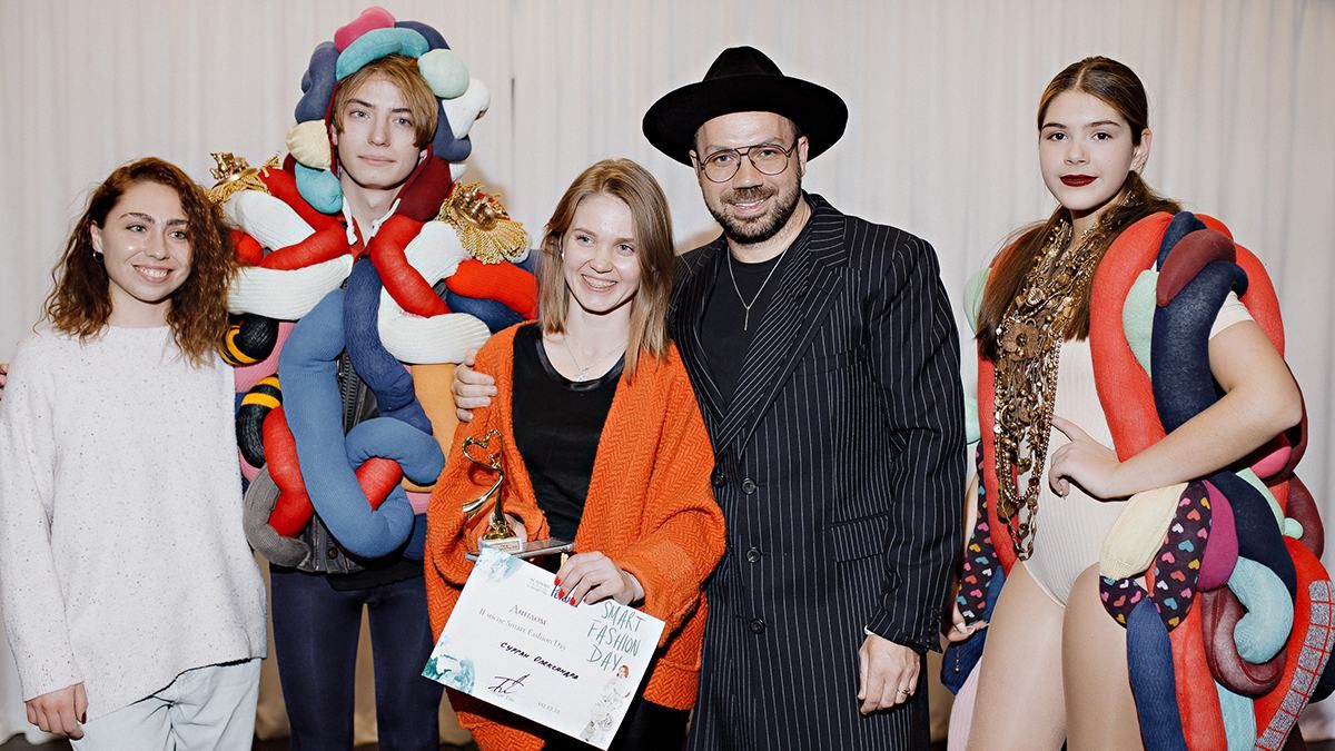 Андре Тан советует не выбрасывать старую одежду, чтобы спасти планету: SMART FASHION DAY Андре Тан советует не выбрасывать старую одежду, чтобы спасти планету: SMART FASHION DAY