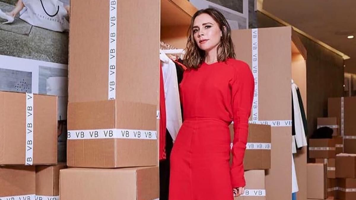 Вікторія Бекхем показала актуальні зимові светри на зиму з власної колекції: яскраві фото - Fashion Вікторія Бекхем показала актуальні зимові светри на зиму з власної колекції: яскраві фото - Fashion