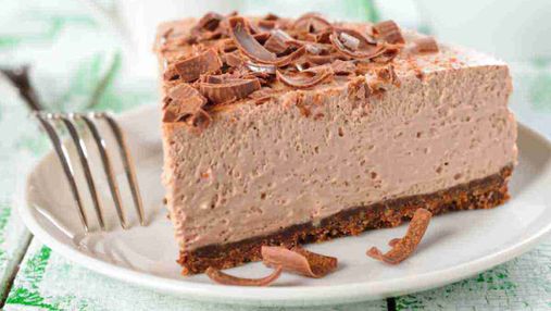 Новорічний шоколадний торт за 15 хвилин: рецепт без випікання 