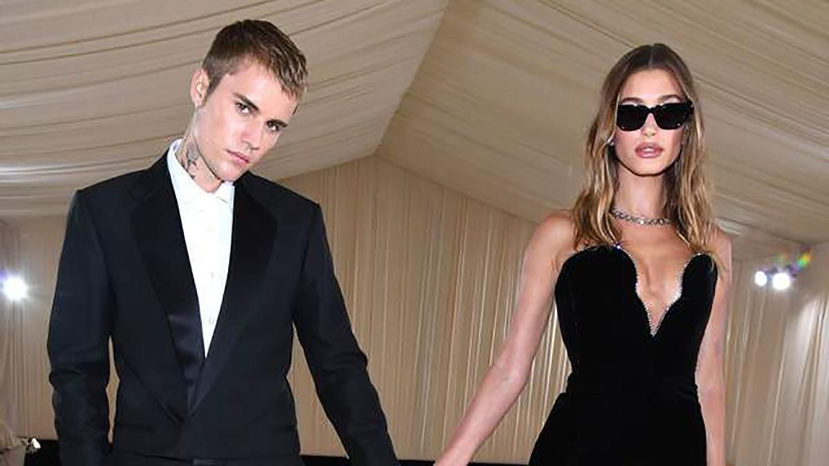 Оксамитова сукня – найкращий вибір для святкування Нового року 2022 - Fashion Оксамитова сукня – найкращий вибір для святкування Нового року 2022 - Fashion