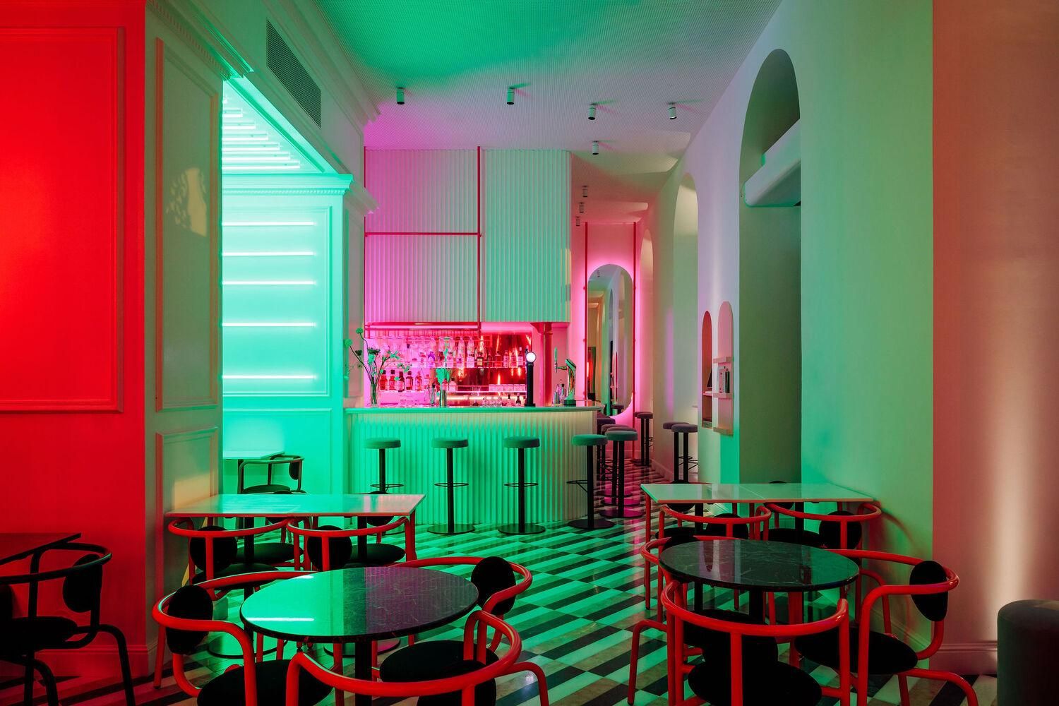Феєрична гра кольорів: вражаючий інтер'єр бару в  Лісабоні - Дизайн 24