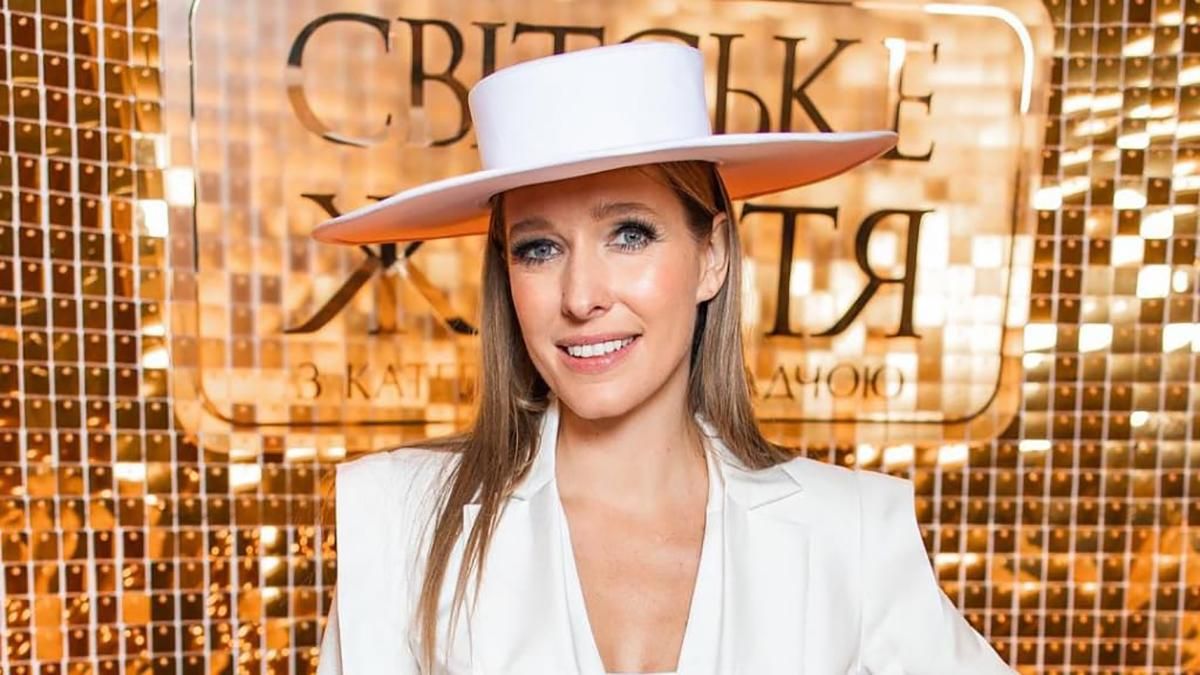 Снігова королева: Катя Осадча здивувала ефектним образом у білосніжному костюмі та капелюсі - Fashion Снігова королева: Катя Осадча здивувала ефектним образом у білосніжному костюмі та капелюсі - Fashion