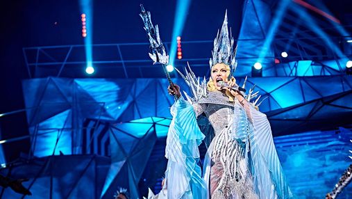 Снежная королева: Оля Полякова поразила образом в платье с зимними узорами и сосульками
