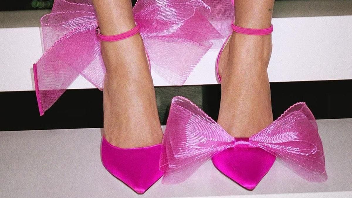 Рожеві туфлі з бантиками – найпопулярніше інстаграмне взуття: стильні фото - Fashion