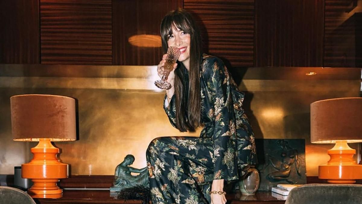 Зустрічаємо Новий рік у піжамі з тиграми: розкішний образ показує Жюлі Феррері - Fashion Зустрічаємо Новий рік у піжамі з тиграми: розкішний образ показує Жюлі Феррері - Fashion