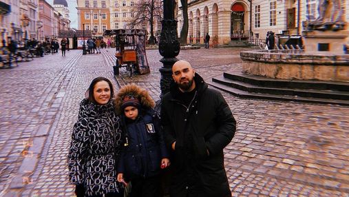 Юлия Санина приехала во Львов с мужем и сыном: как проводит время звездная семья