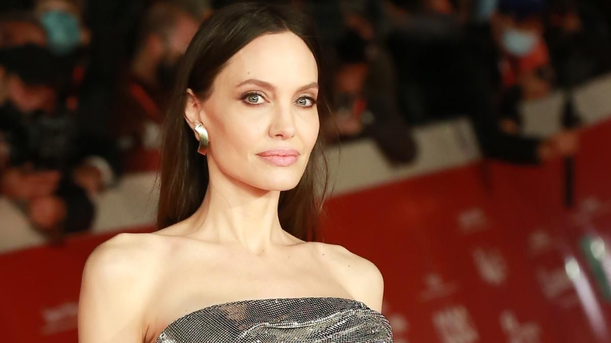 Розкішна жінка: найкращі виходи Анджеліни Джолі за 2021 рік - Fashion