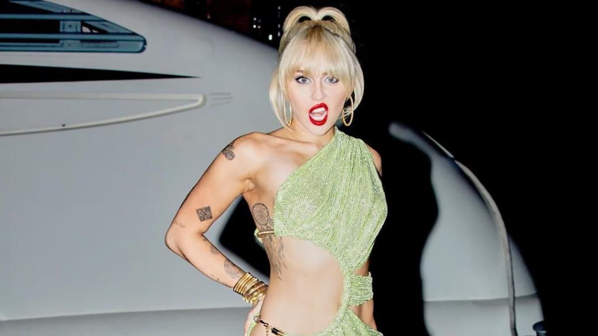 Майли Сайрус надела кепи с кристаллами от львовского дизайнера Руслана Багинского Майли Сайрус надела кепи с кристаллами от львовского дизайнера Руслана Багинского