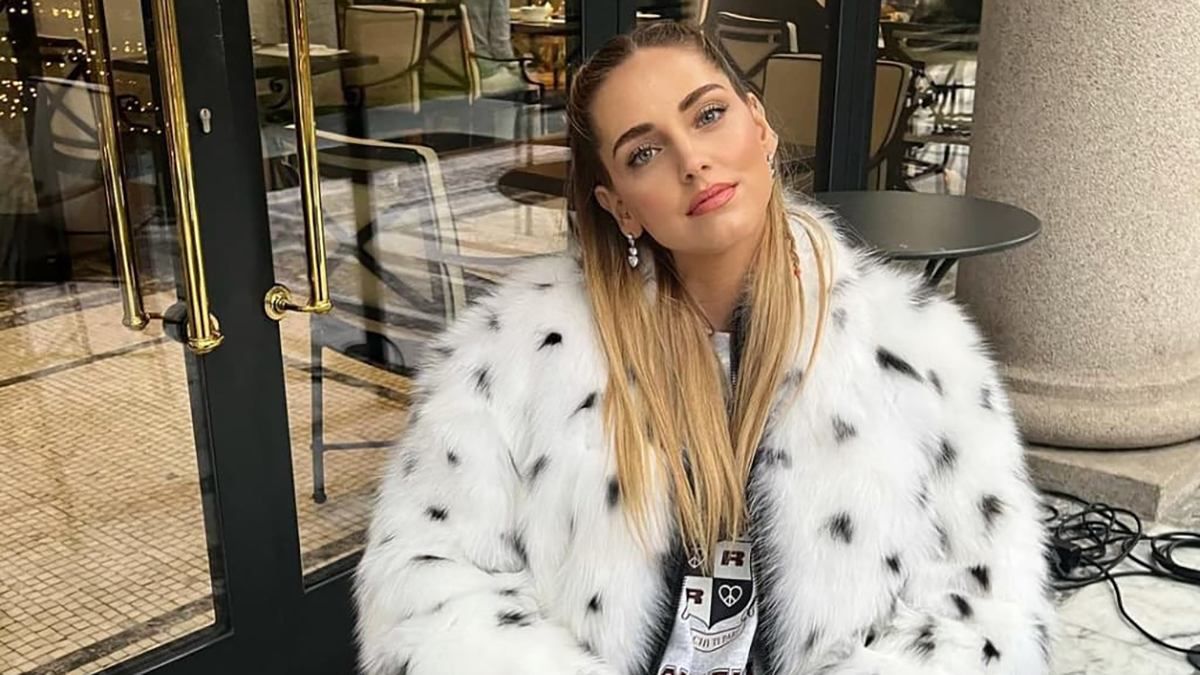 Шуба "101 далматинець" і лаковані легінси: К’яра Ферраньї приміряла епатажний образ - Fashion Шуба "101 далматинець" і лаковані легінси: К’яра Ферраньї приміряла епатажний образ - Fashion