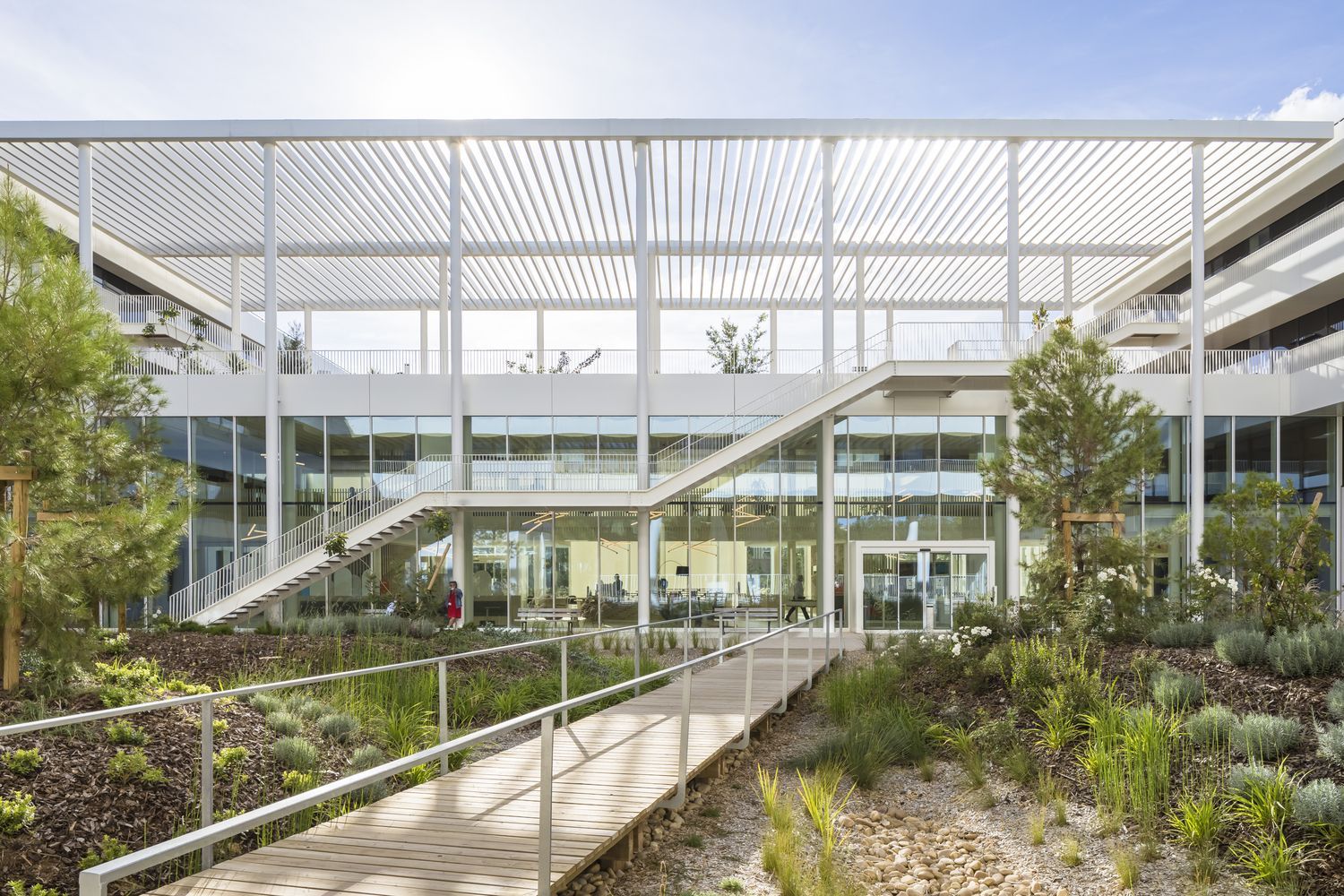 Максимальная прозрачность и близость к природе: во Франции построили сверхсовременный офис-центр - Дизайн 24
