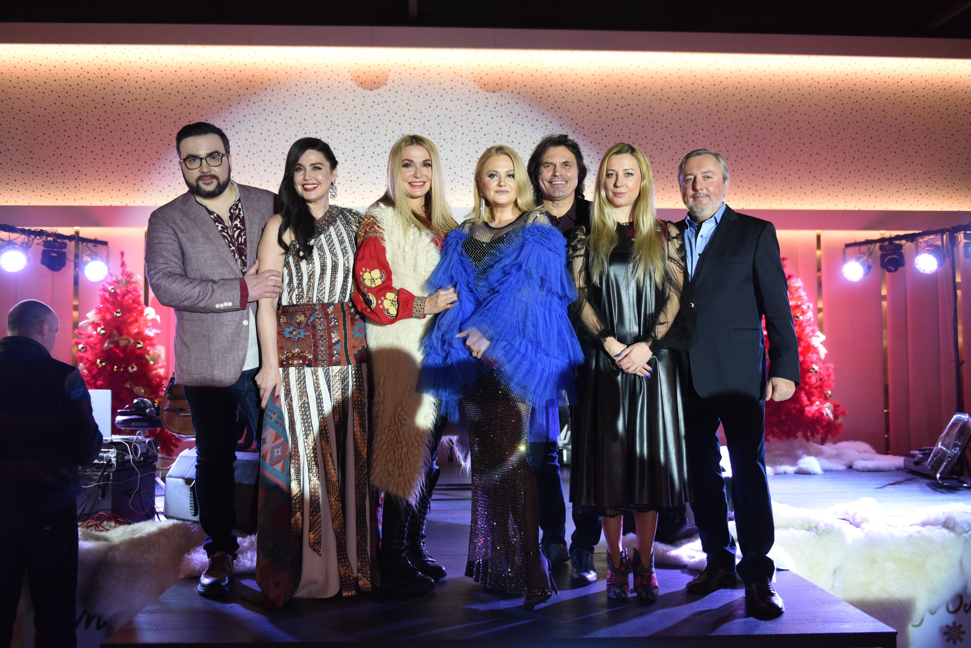 Украинская песня и уникальные секреты кутьи: как звезды праздновали Рождество в Карпатах Украинская песня и уникальные секреты кутьи: как звезды праздновали Рождество в Карпатах