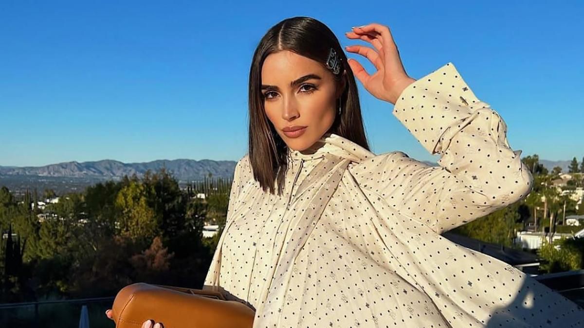 С чем носить белые колготки: роскошный образ показывает "Мисс Вселенная-2012" Оливия Калпо С чем носить белые колготки: роскошный образ показывает "Мисс Вселенная-2012" Оливия Калпо