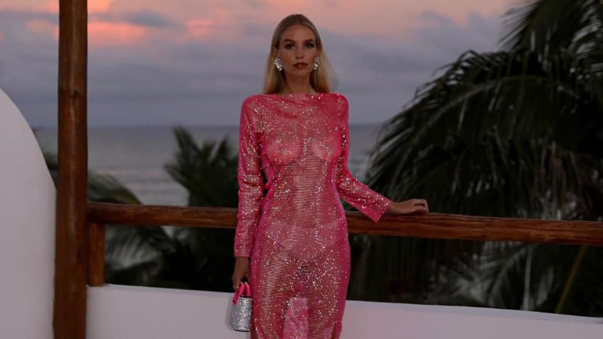 Леоні Ганне вразила чарівним виходом у рожевій сукні від українського бренду Santa Brands - Fashion