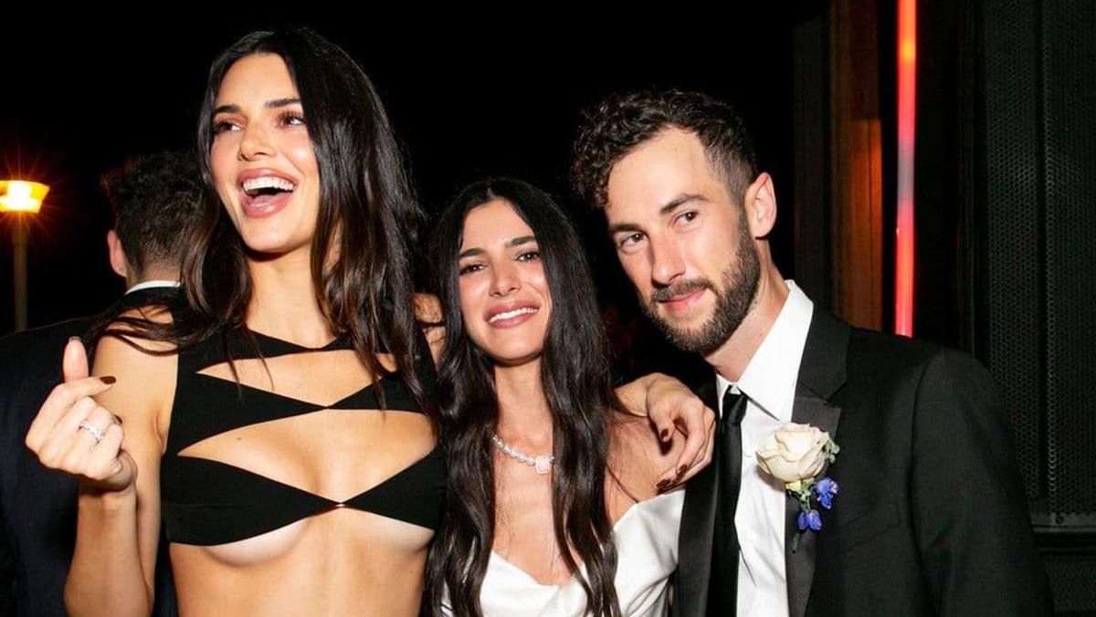 Мережа шокована виглядом Кендалл Дженнер на весіллі в подруги: занадто відверта сукня - Fashion Мережа шокована виглядом Кендалл Дженнер на весіллі в подруги: занадто відверта сукня - Fashion