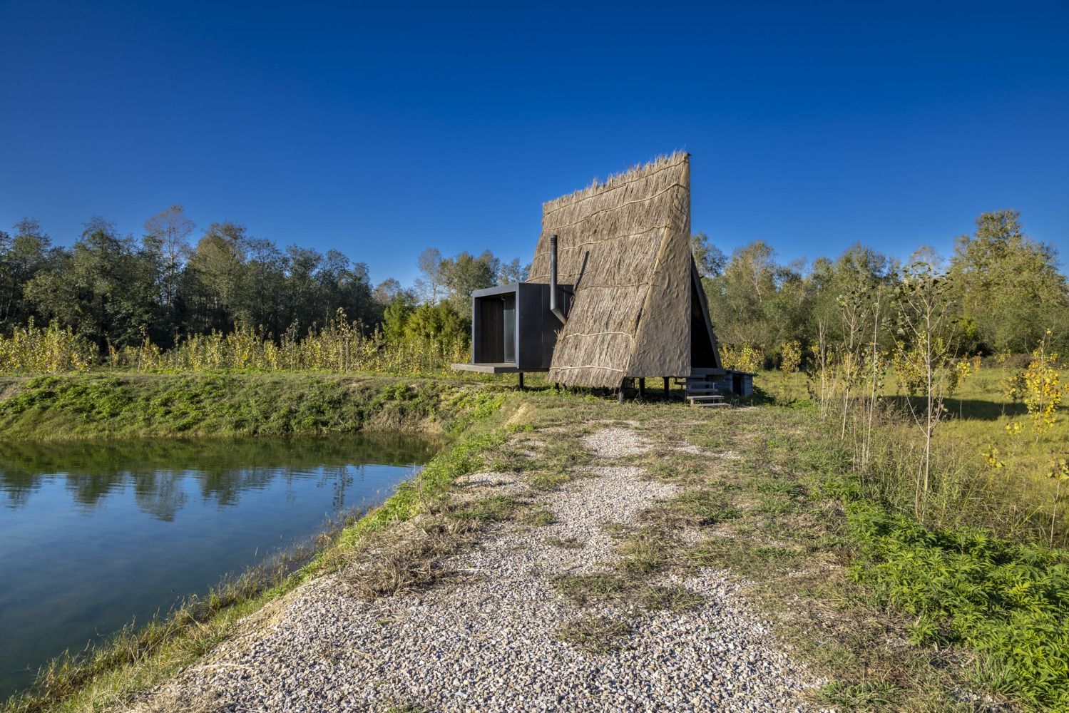 Возвращение к истокам: удивительный плетеный дом с соломенной крышей - Дизайн 24 Возвращение к истокам: удивительный плетеный дом с соломенной крышей - Дизайн 24