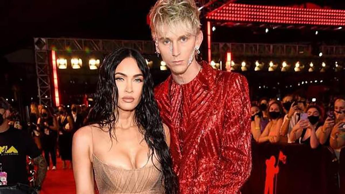 Меган Фокс і Колсон Бейкер готуються до весілля: 10 найкращих образів закоханої пари - Fashion Меган Фокс і Колсон Бейкер готуються до весілля: 10 найкращих образів закоханої пари - Fashion