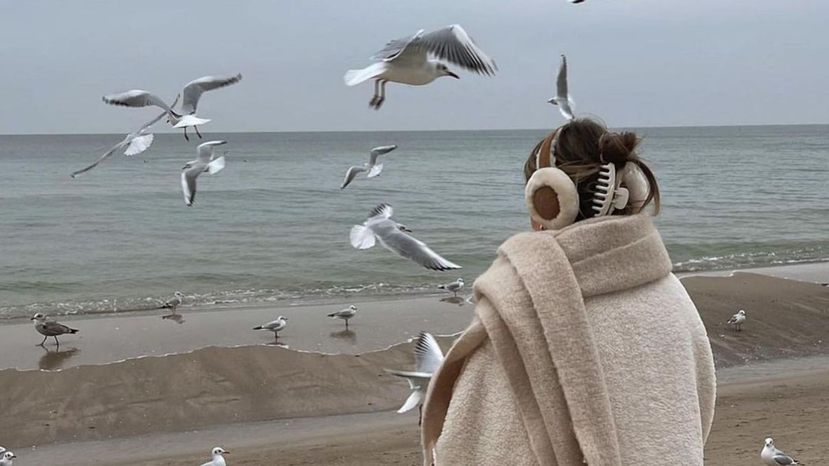 Стильні образи з пухнастими навушниками на зиму Стильні образи з пухнастими навушниками на зиму