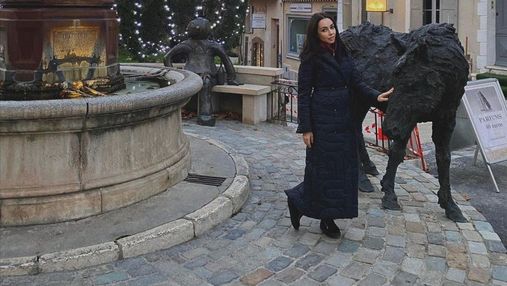 У чорному плащі: Катерина Кухар показала розкішний зимовий look в Монако