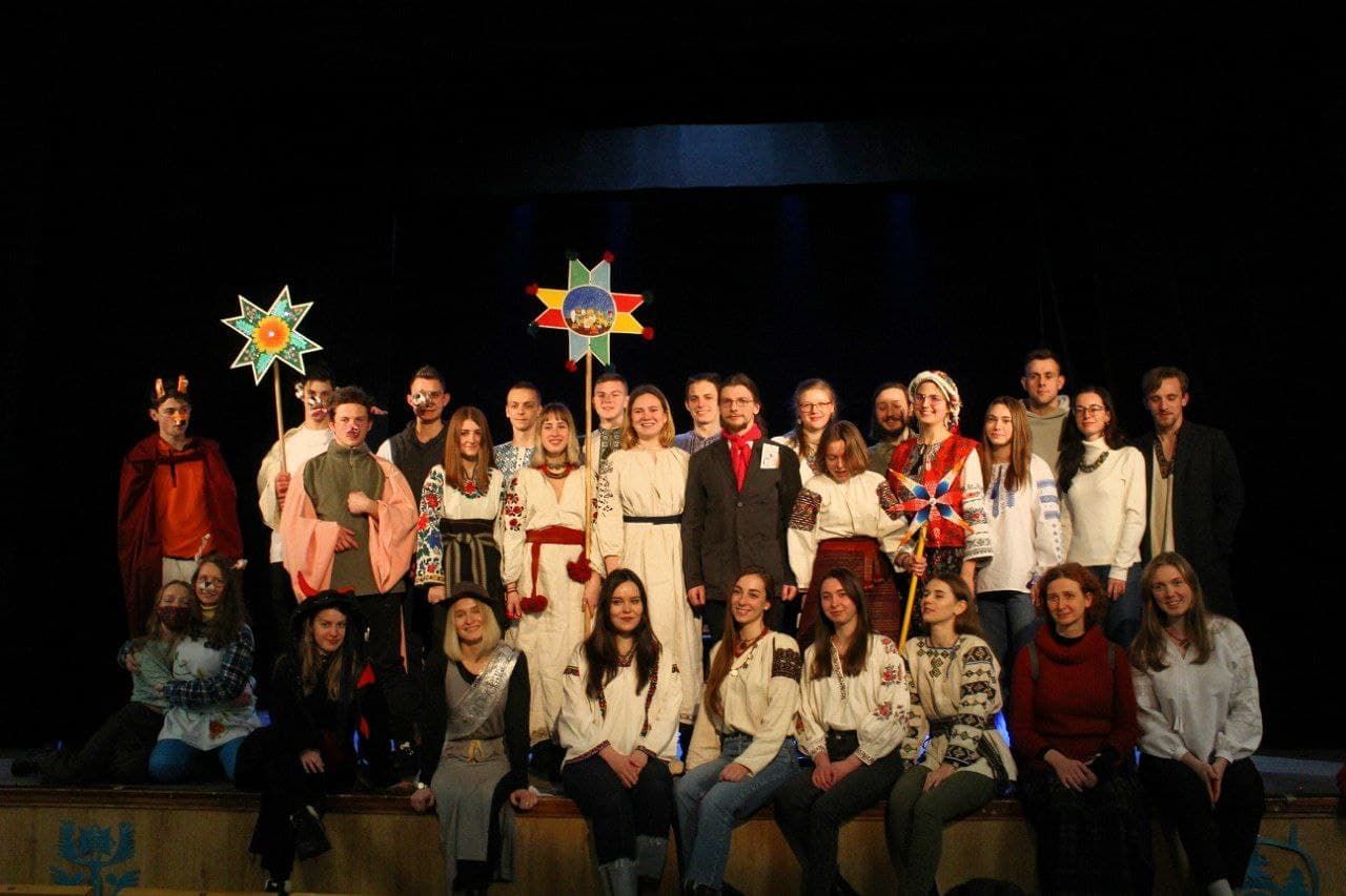 У Львові провели Свято Коляди з оригінальними вертепами: святковий репортаж - Новини Львів - Lifestyle 24 У Львові провели Свято Коляди з оригінальними вертепами: святковий репортаж - Новини Львів - Lifestyle 24