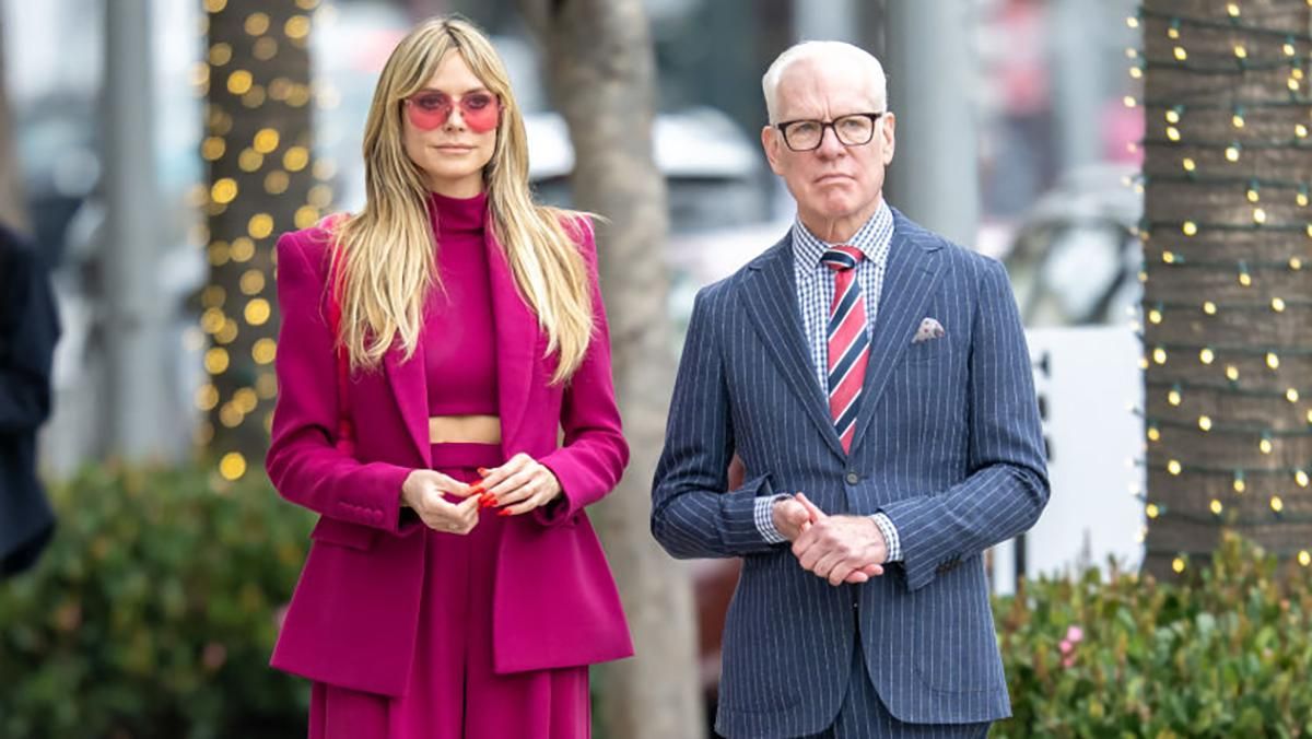 Хайди Клум прошлась в малиновом костюме, без которого нам не обойтись весной Хайди Клум прошлась в малиновом костюме, без которого нам не обойтись весной