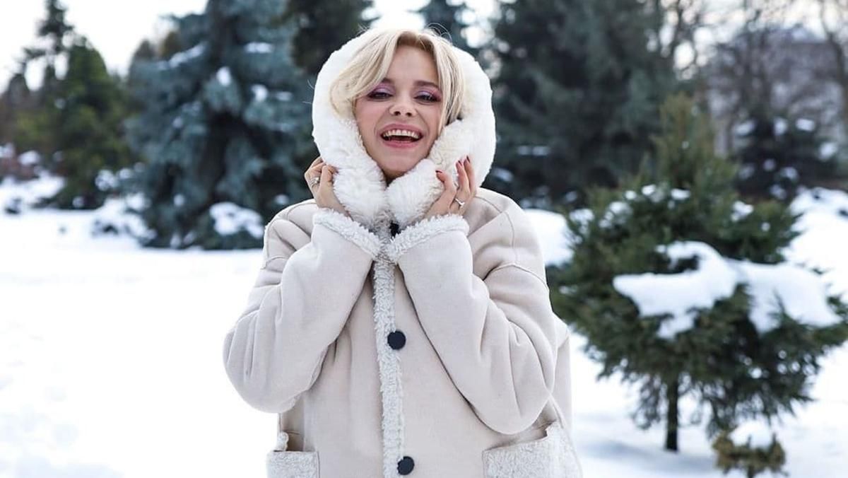 Лілія Ребрик вразила неймовірним зимовим образом у кремовій дублянці - Fashion