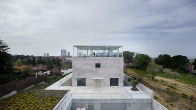 Іспанський мінімалізм: як виглядає вишуканий дім з фантастичним видом на Мадрид 
