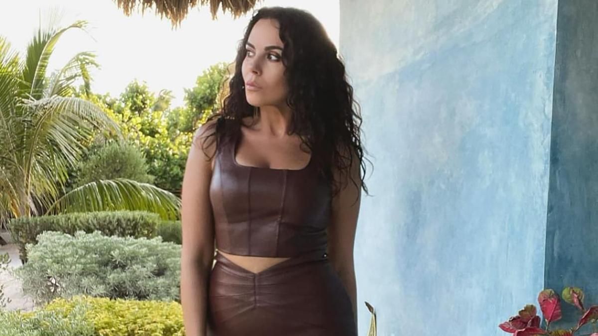 Настя Каменських приголомшила фанатів образом у шкіряному костюмі: вишукані фото - Fashion Настя Каменських приголомшила фанатів образом у шкіряному костюмі: вишукані фото - Fashion