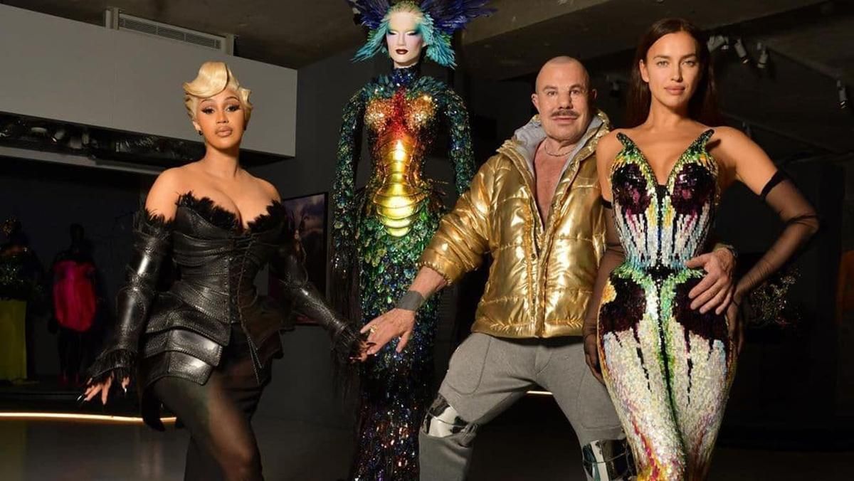 Смерть забрала легендарного модельєра Тьєррі Мюглера: згадуємо його найкращі образи для зірок - Fashion Смерть забрала легендарного модельєра Тьєррі Мюглера: згадуємо його найкращі образи для зірок - Fashion