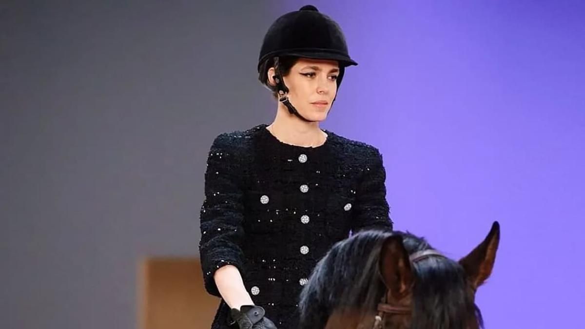 Внучка Грейс Келли открыла показ Chanel верхом на лошади: фото с фантастического показа