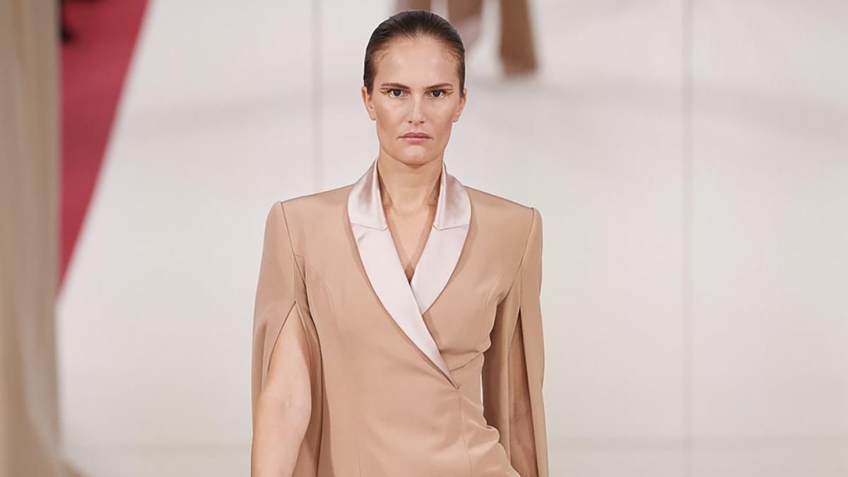 Украинка Алла Костромичева примерила роскошные платья на показе Alexis Mabille в Париже Украинка Алла Костромичева примерила роскошные платья на показе Alexis Mabille в Париже