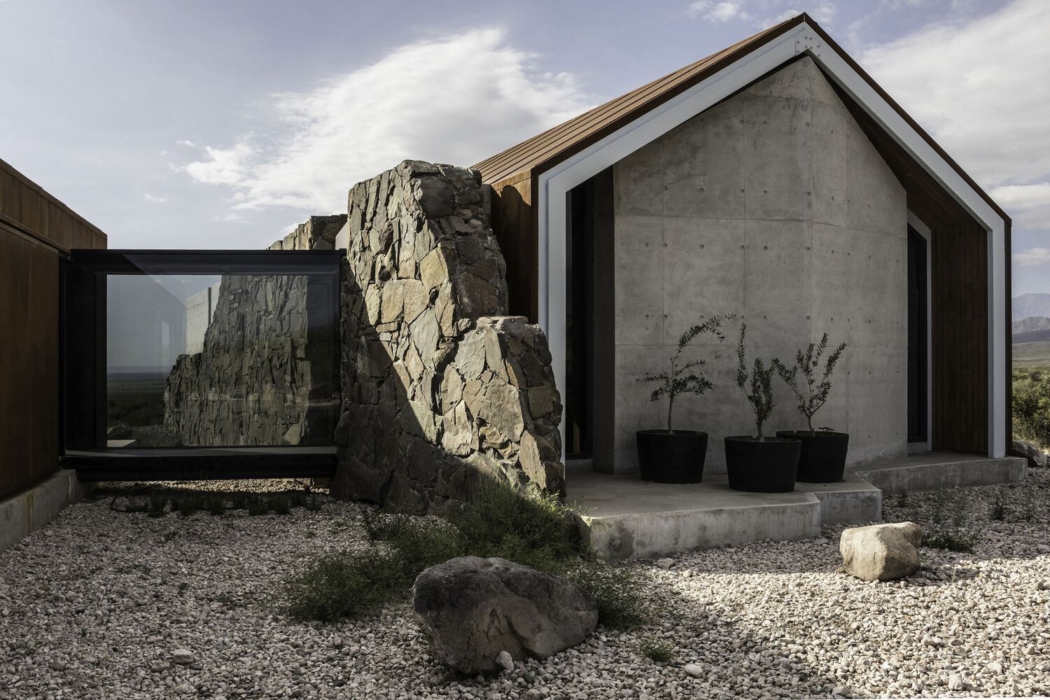 Величие камня: в Аргентине презентовали невероятную пустынную виллу - Дизайн 24
